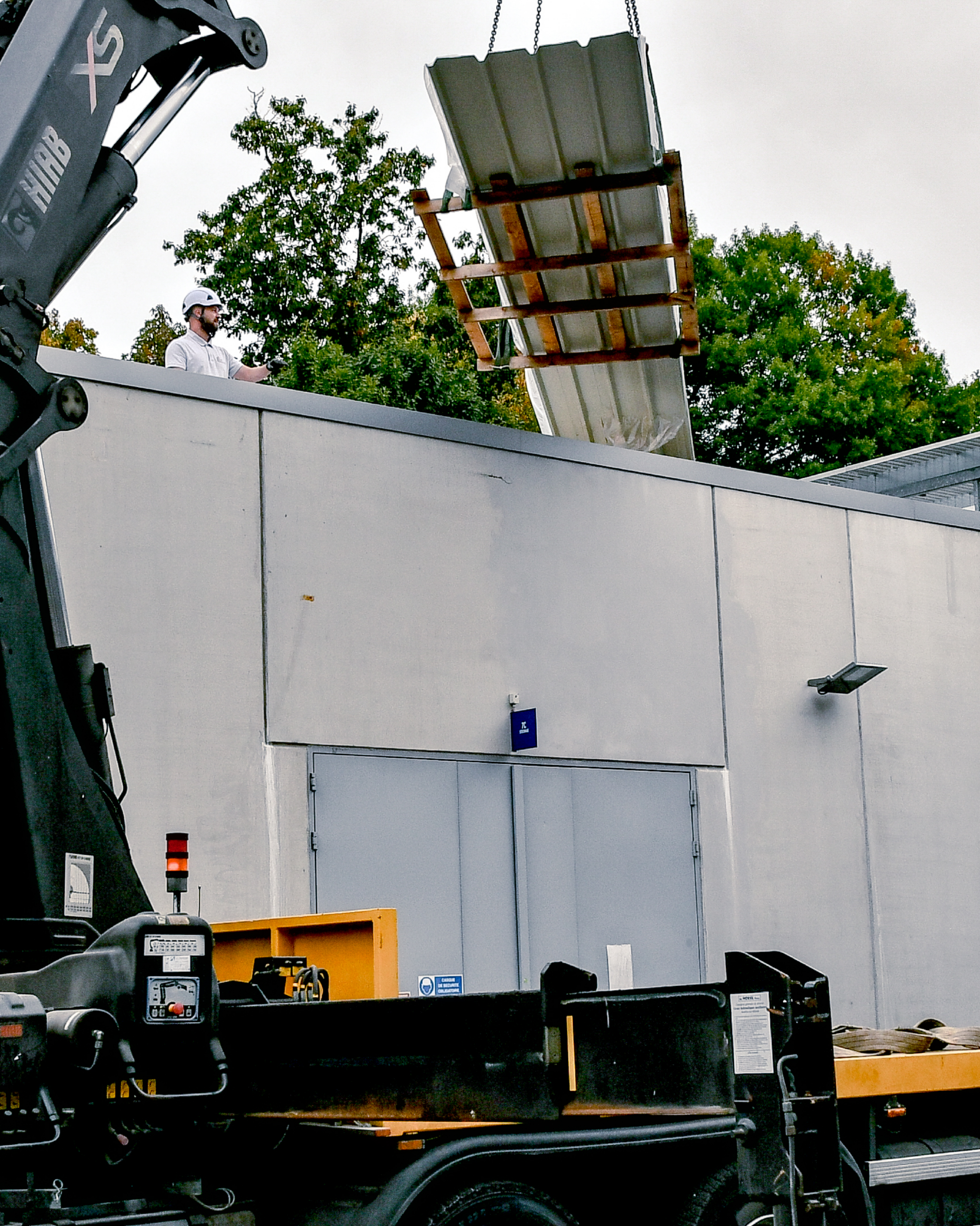 Installation bardage R' Booster site Safran