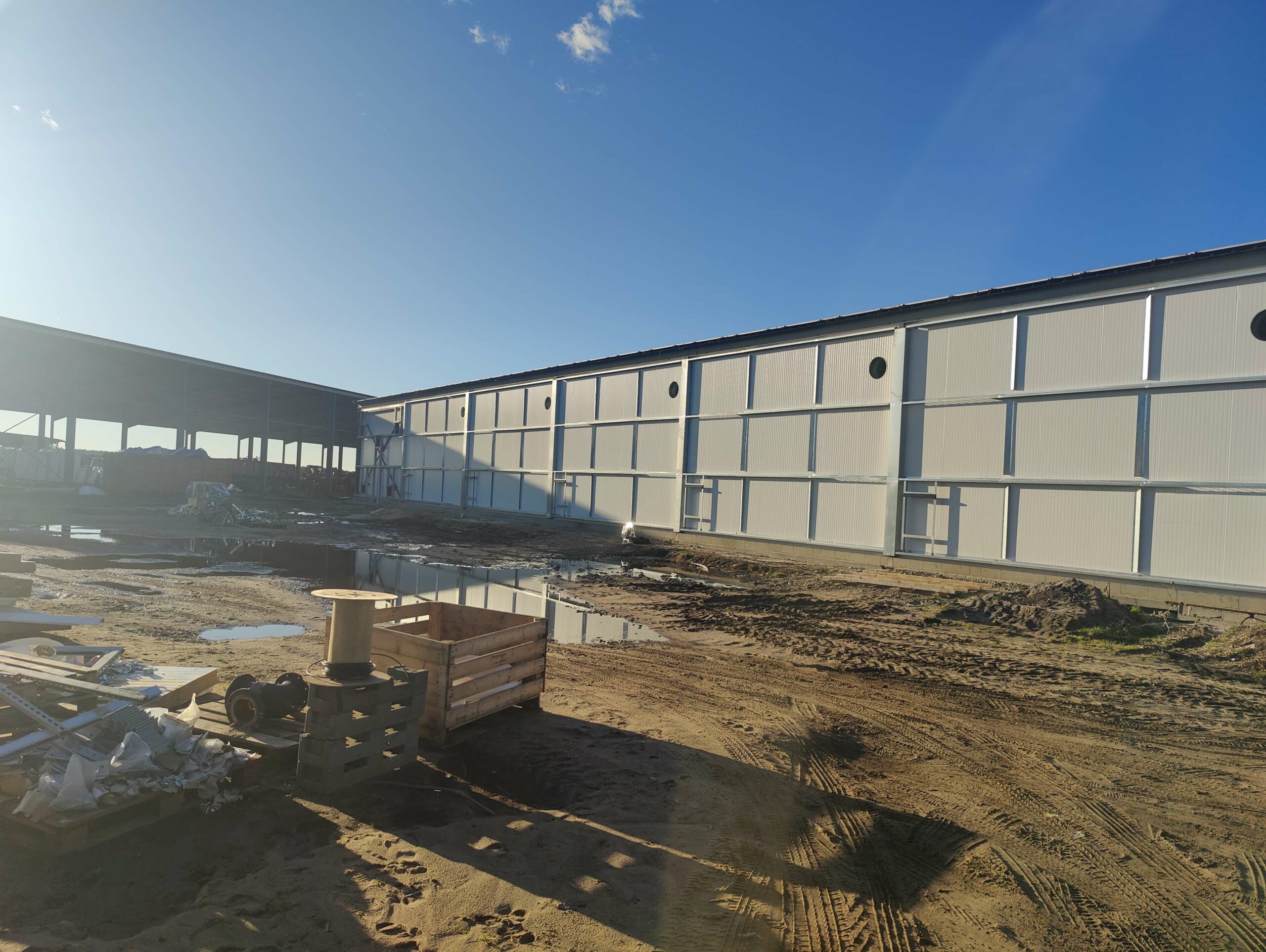 chantier Ferme Larrere installation solution de chauffage aérothermique R' Booster